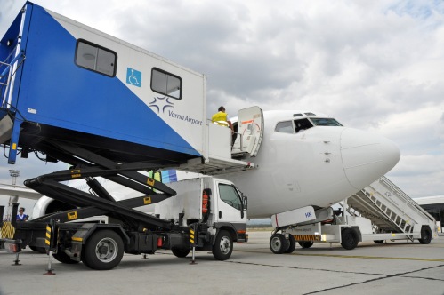 Ambulifts garantem acesso seguro e confortável para o embarque na aeronave