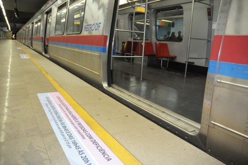 Marcações foram feitas nas plataformas de embarque de todas as estações para sinalizar a restrição aos vagões para de mulheres e deficientes