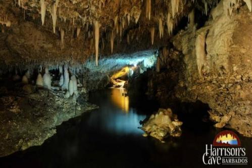 A visitação na Harrison’s Cave é feita através de um trenzinho acompanhado de um guia