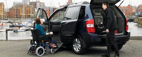 Automóveis com acessibilidade são procurados por turistas com deficiência e também por empresas de seguro que oferecem carro reserva