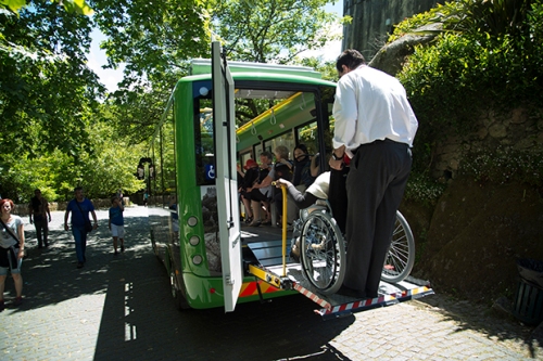 Veículos híbridos acessíveis fazem o percurso da entrada do Parque até ao Palácio da Pena