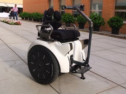 O encosto Tarta juntamente com a facilidade de mobilidade da Genny Mobility, adiciona mais conforto ao usuário